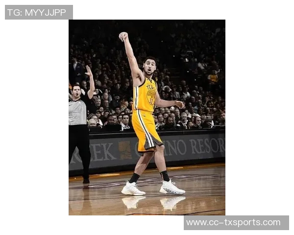 克莱新赛季首战表现平平13投仅4中三分球命中率低迷仅得10分