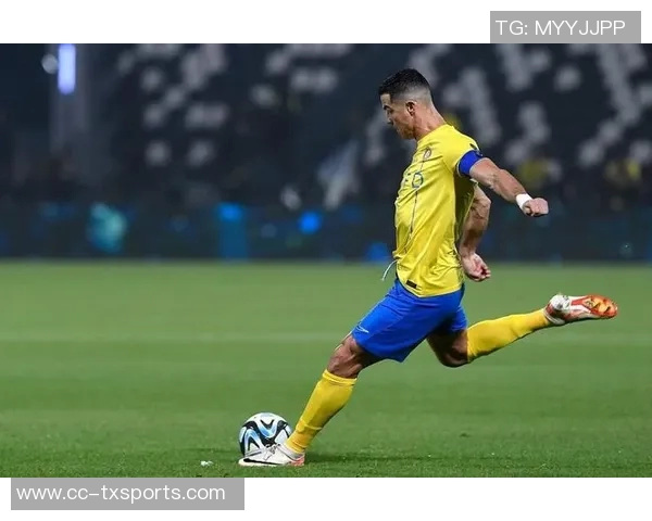 C罗传射助球队获胜社交媒体分享庆祝瞬间展现不懈努力与坚持